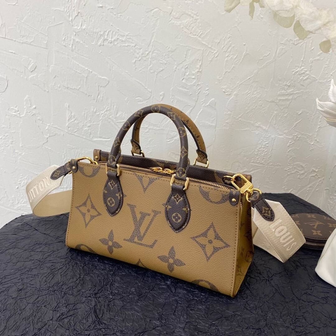 Louis Vuitton OnTheGo East West Pouch - Image 3