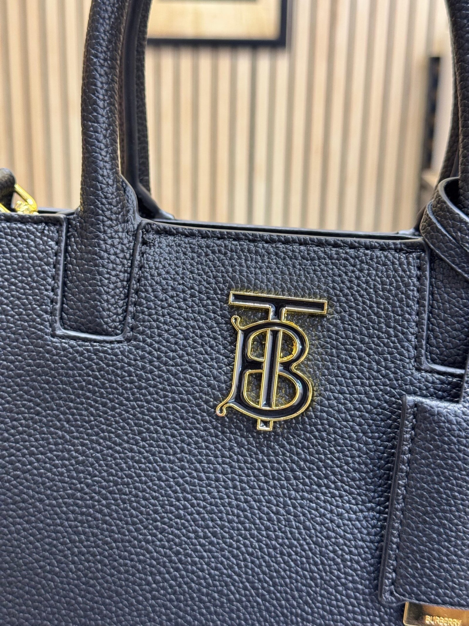 BURBERRY FRANSIS PREMIUM TOTE BAG WITH DUST BAG βοΈπ€© - Image 3