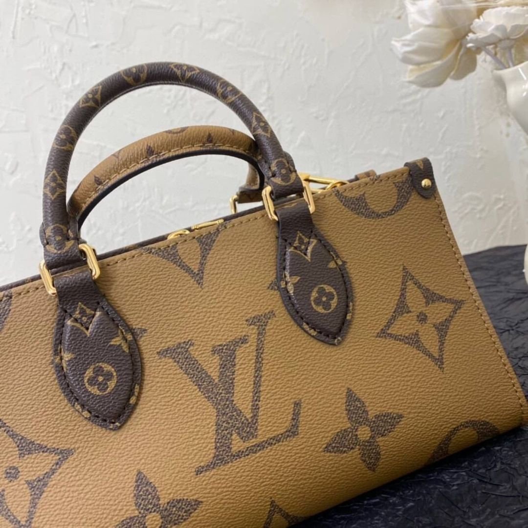 Louis Vuitton OnTheGo East West Pouch - Image 4