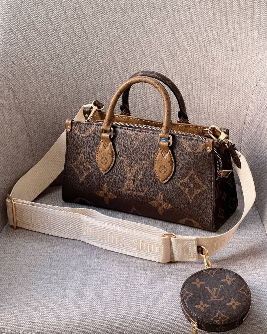 Louis Vuitton OnTheGo East West Pouch - Image 6